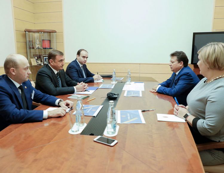 Алексей Дюмин обсудил с президентом компании «Арнест» ход строительства нового производства в ОЭЗ «Узловая»